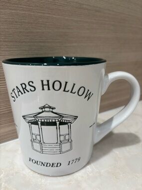 NWT Gilmore Girls Stars Hollow Ceramic Mug with Dark Green Interior